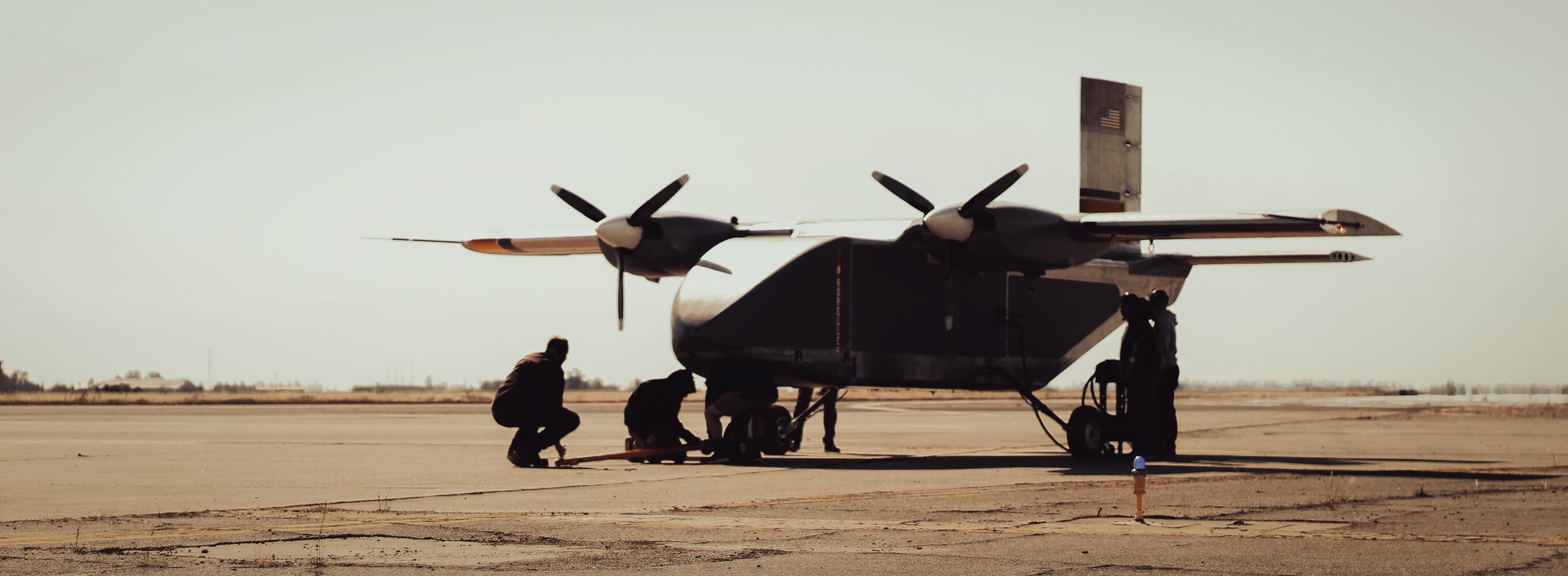 Aircraft on the tarmac with ground crew